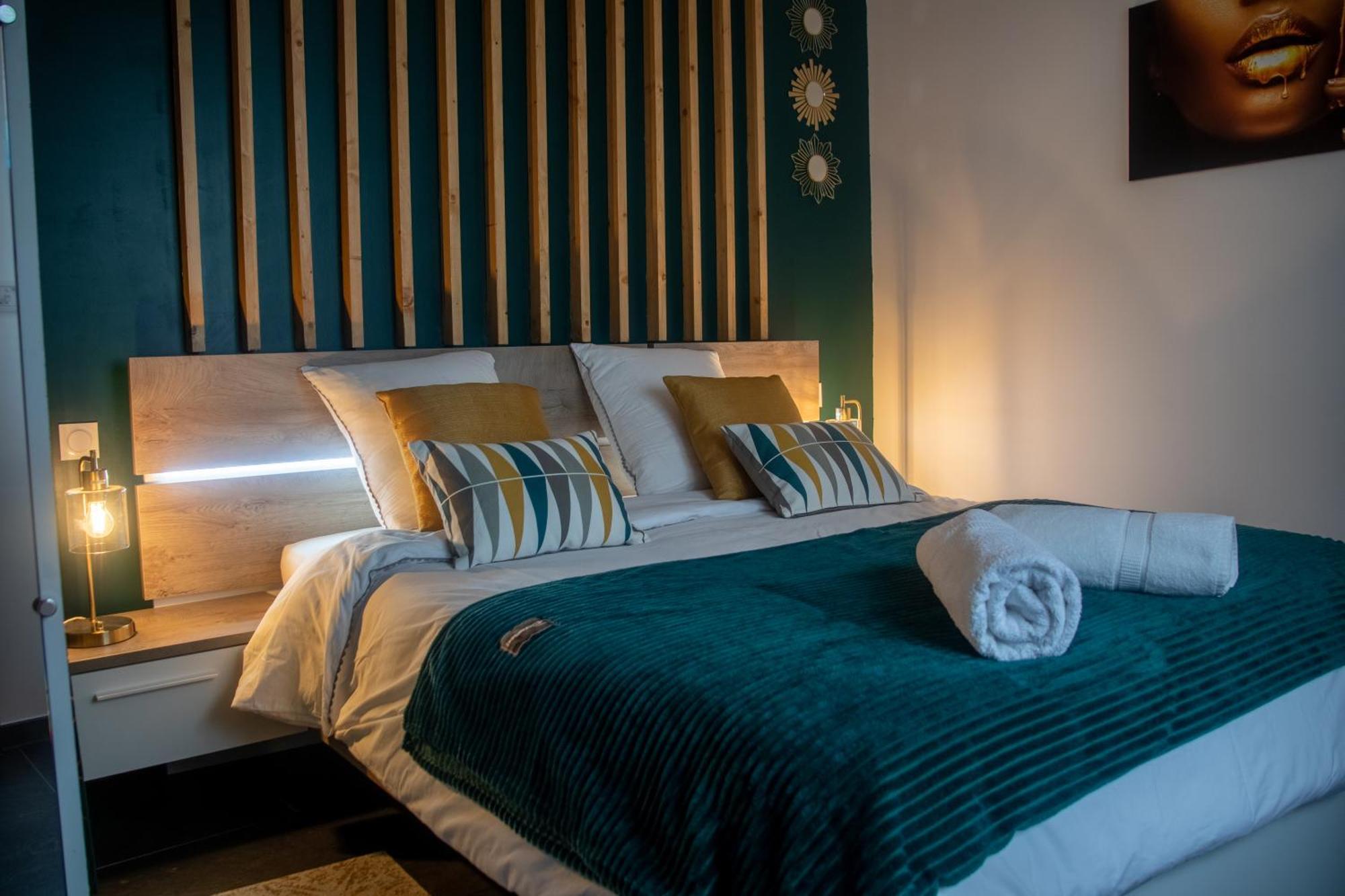 Loft 150 M2 Jacuzzi, Sauna Et Massage บลานญัก ภายนอก รูปภาพ