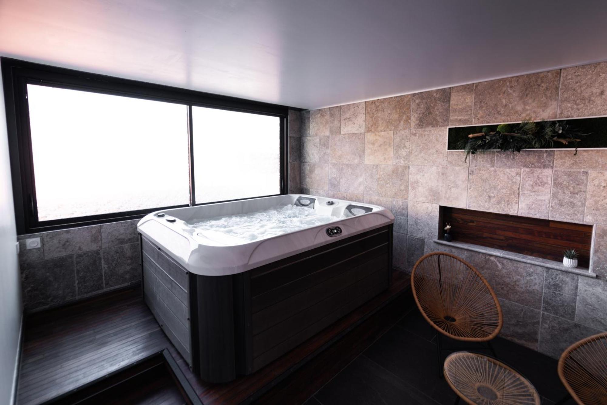 Loft 150 M2 Jacuzzi, Sauna Et Massage บลานญัก ภายนอก รูปภาพ